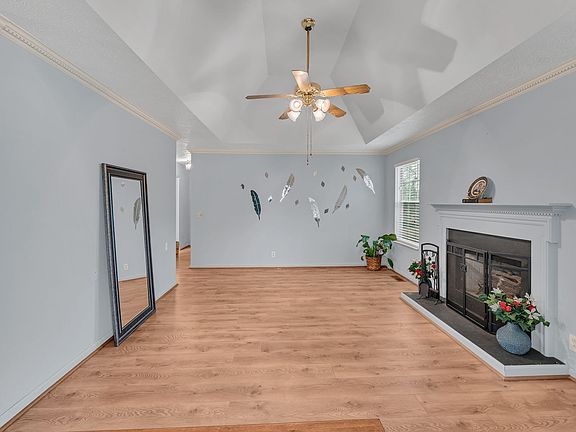 3rd image of 605 Priscilla Ct