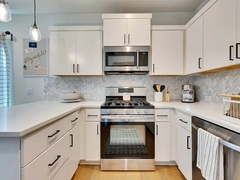 1128 Chicon St #201 — Photo 7