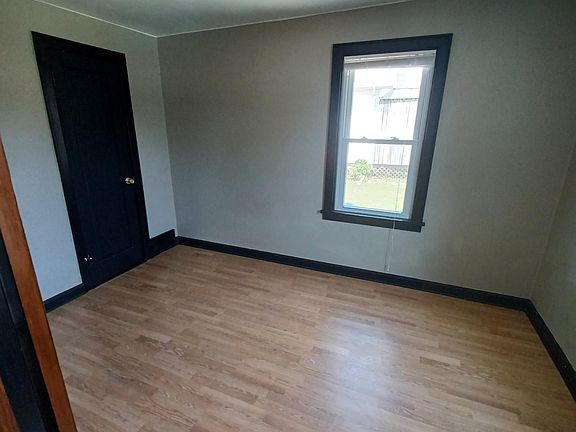 2nd image of 121 Gruenwald Ave
