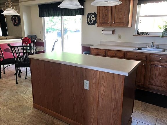 Large center island with lots of storage.