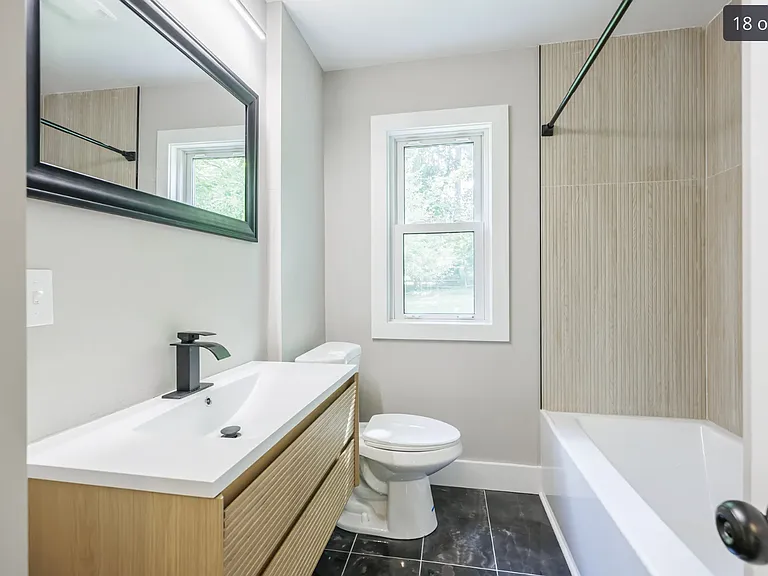 35 Briggs Ave — Photo 10