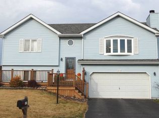 379 Rushmore Dr, Valparaiso, IN 46385