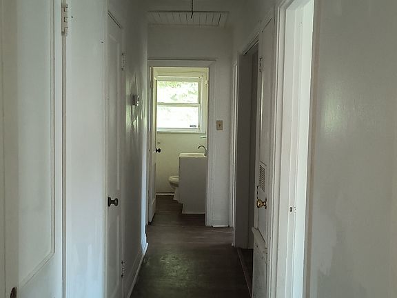 5th image of 2509 S Linden St