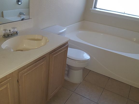 4th image of 904 Waterview Dr
