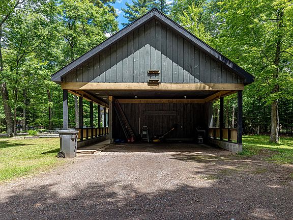 3rd image of 7857 Woodland Dr