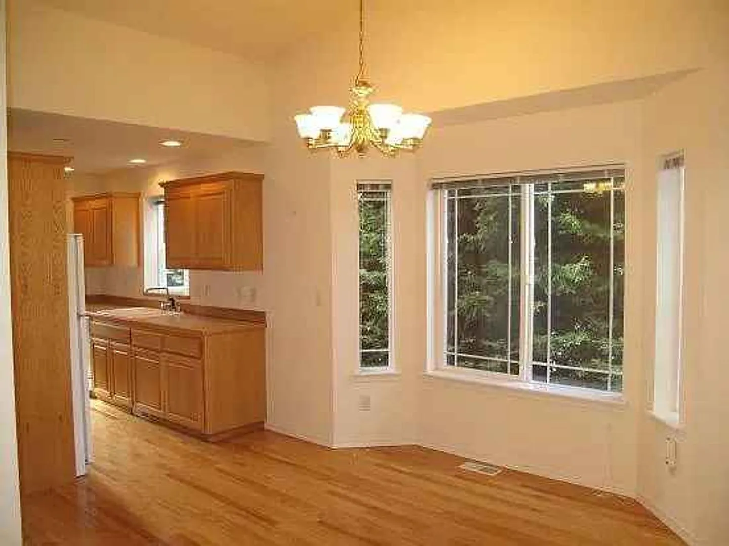 2 bedroom, 2 bath Townhome in North Seattle. — Photo 2
