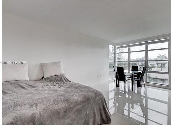 3rd image of 9800 W Bay Harbor Dr APT 507