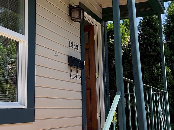 2nd image of 1313-1319 SE Bidwell St