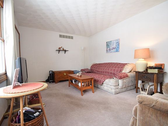 3rd image of 25548 Bayberry Ct