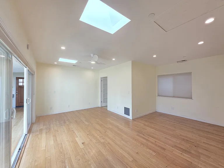 865 Briarwood Way — Photo 3