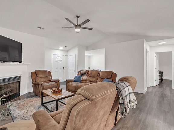 4th image of 205 Glastonbury Dr