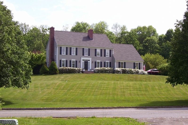 1st image of 11 Grandview Dr