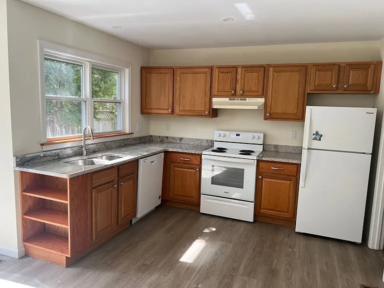 CENTERVILLE ASSOCIATES INC. - HOLLY HILL APARTMENTS — Photo 1