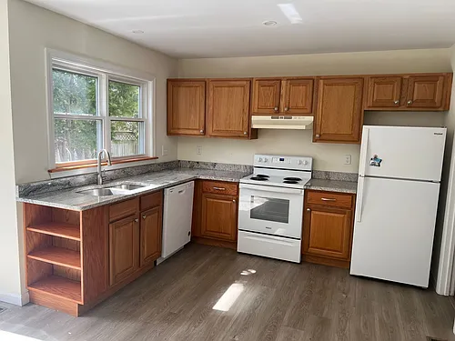 CENTERVILLE ASSOCIATES INC. - HOLLY HILL APARTMENTS Photo 1