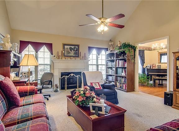 4th image of 2516 Burgess St