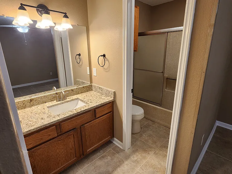 7713 Creek Wood Dr — Photo 12