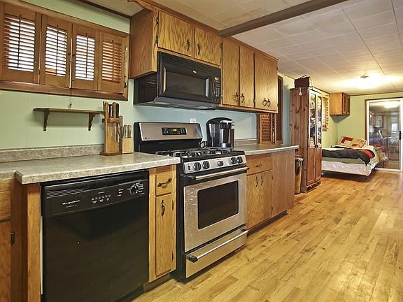 5th image of 24300 Penninsula Dr