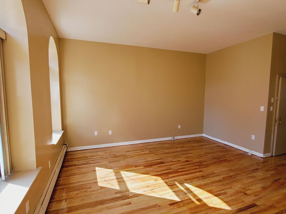 2nd image of 2504 University Ave #C4