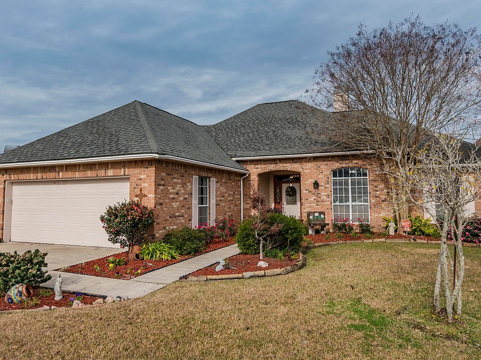 1st image of 208 Silver Creek Cir