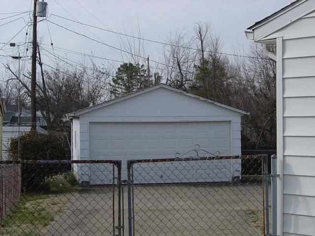 2nd image of 227 Navaho Dr