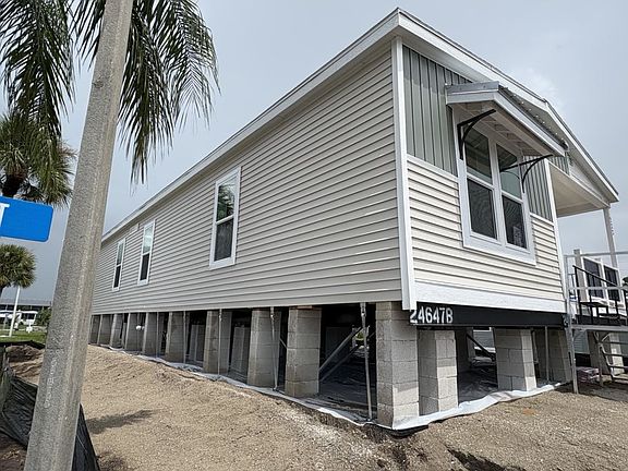3rd image of 222 Flamboyant St #222
