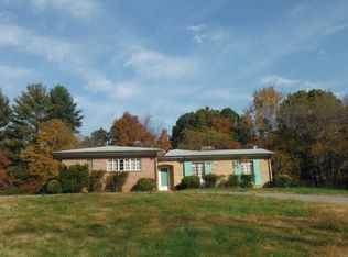 145 W Dogwood Dr, Franklin, NC 28734
