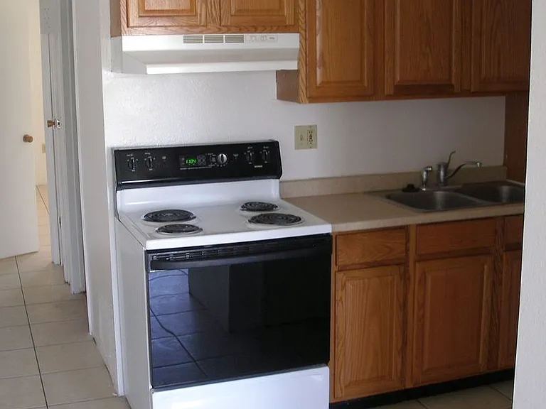 2585 N Country Club Rd — Photo 5