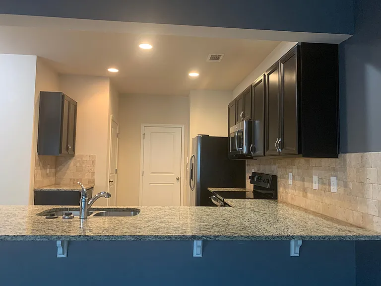 120 Greenfield Dr — Photo 10