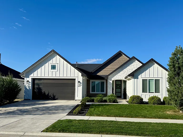 833 E Pascua Dr — Photo 1
