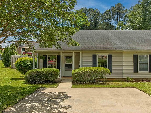 3rd image of 11 Sweetbriar Ln