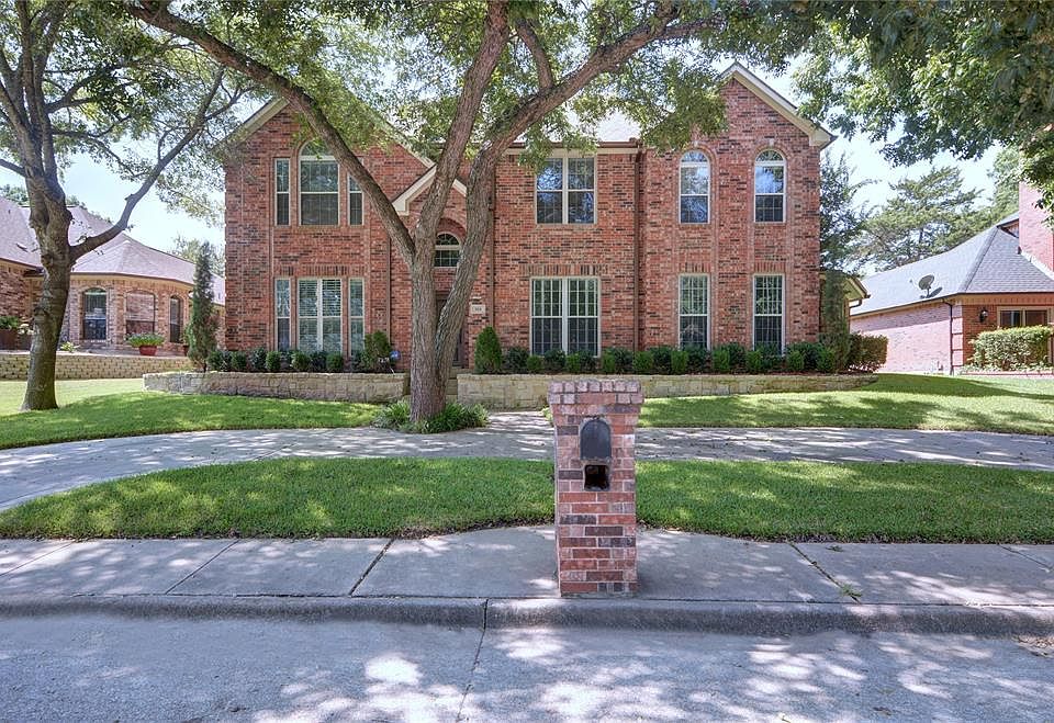 FRONT ELEVATION WITH CIRCLE DRIVEWAY