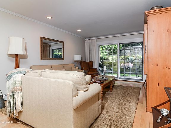 3rd image of 9 Harbour Ln APT 7A