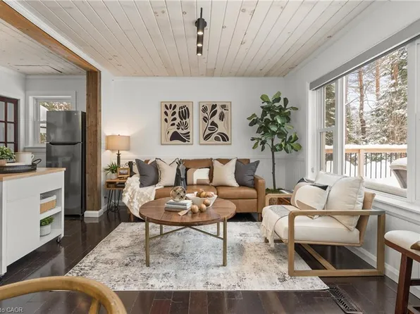 469 Rowanwood Rd, Huntsville, ON P0B 1M0