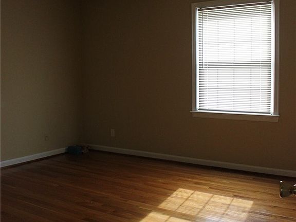 4th image of 110 Dupuy Ave #1