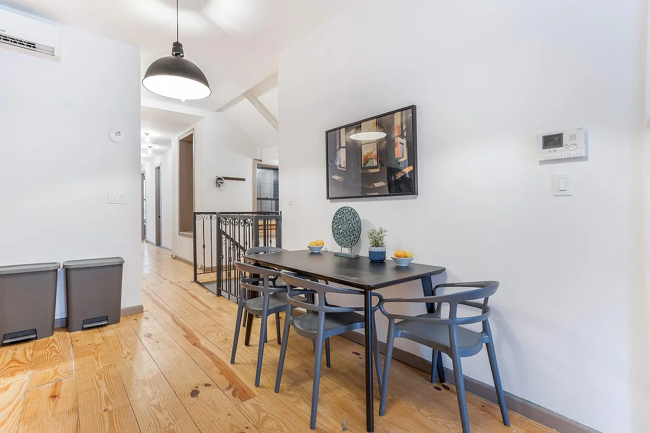 Functional ROOM at The Upper Manhattan House — Photo 4