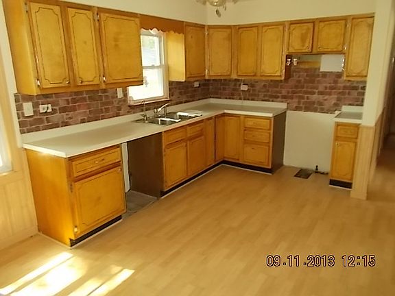 4th image of 15700 Laramie Ave