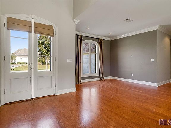 3rd image of 38099 Summerwood Ave