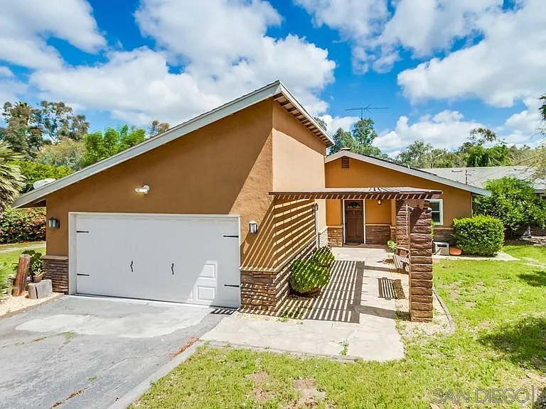 1566 La Vine Ln — Photo 1