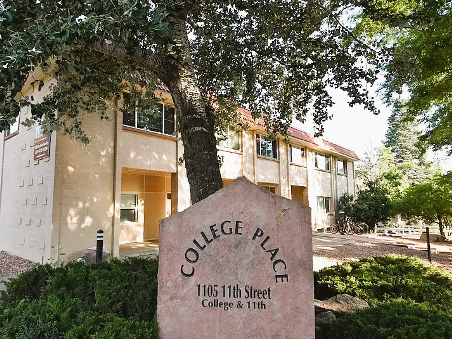 College Place — Photo 1
