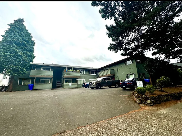 0101-01 - Crownaire Apartments — Photo 11