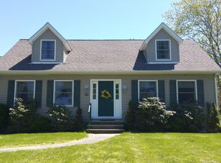 275 Honeyman Ave, Middletown, RI 02842