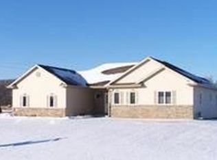 N75W24960 Beverly Ln, Lisbon, WI 53089