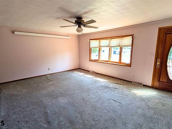 5th image of 1875 Cedar St
