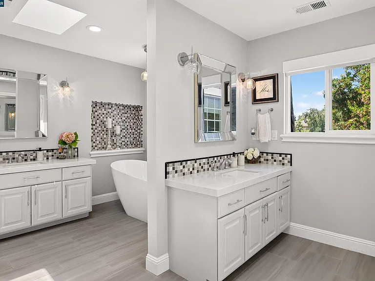 2207 Martin Ave — Photo 57