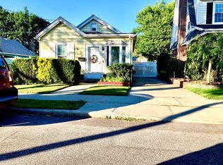25 McKee St, Floral Park, NY 11001