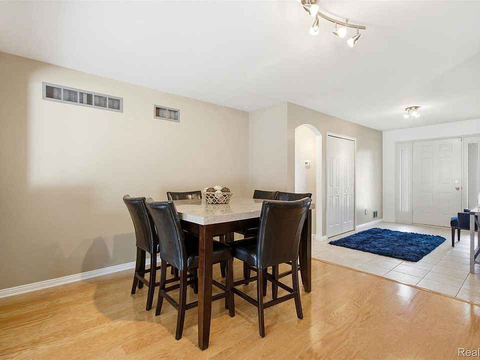 15770 E Forteen Mile Rd, photo 3