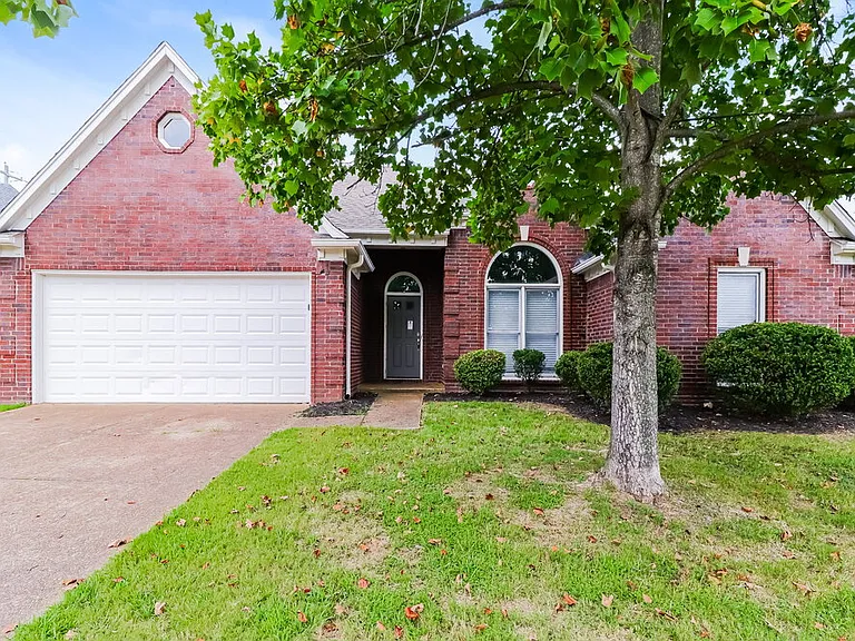 1883 Banstead Dr — Photo 2