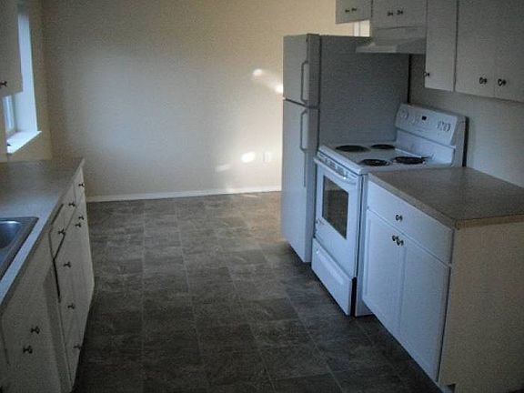 2nd image of 1233 1/2 Merkel St NE