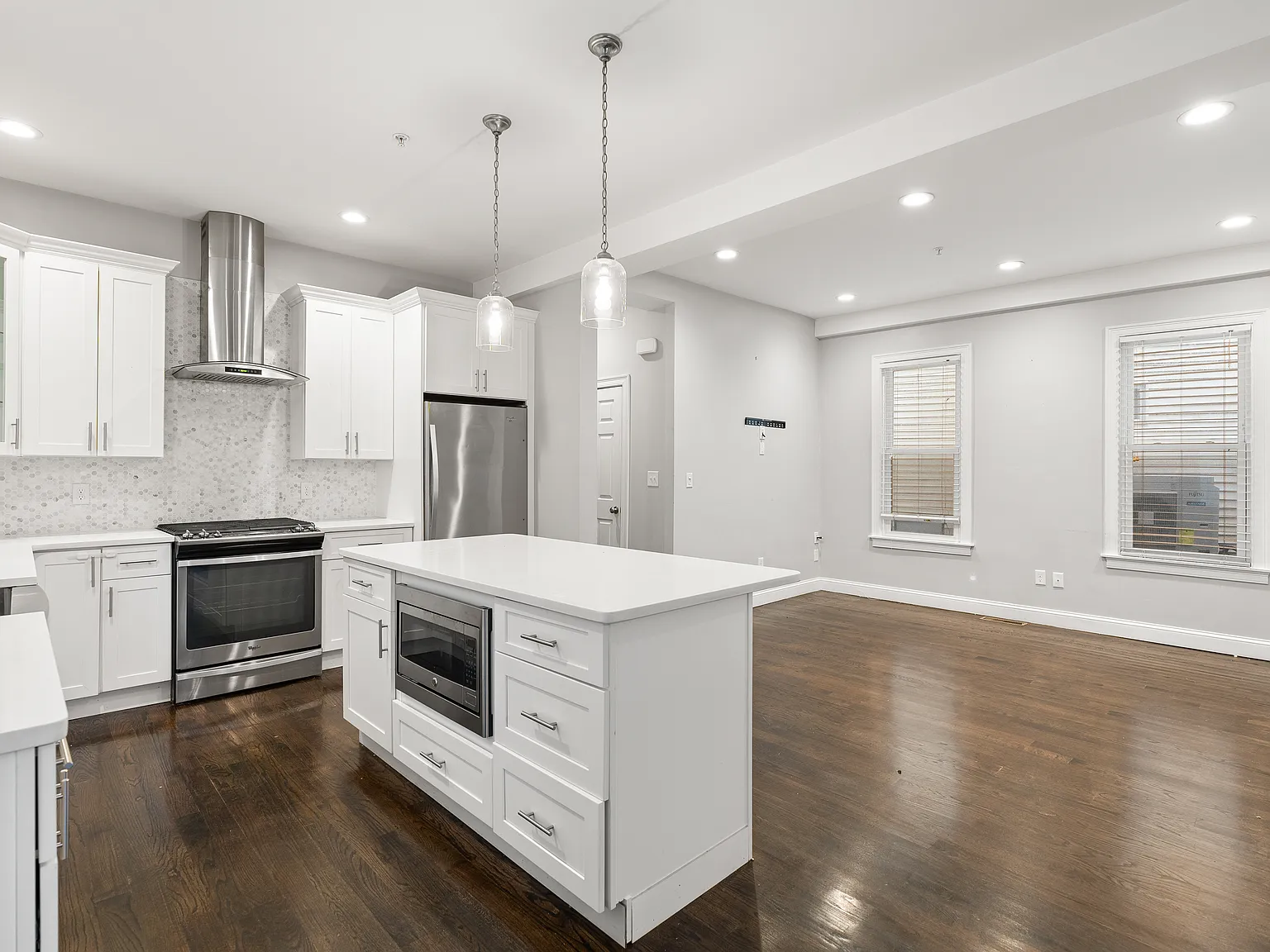 3 bed, 1173 sqft, $3,400 — Photo 3