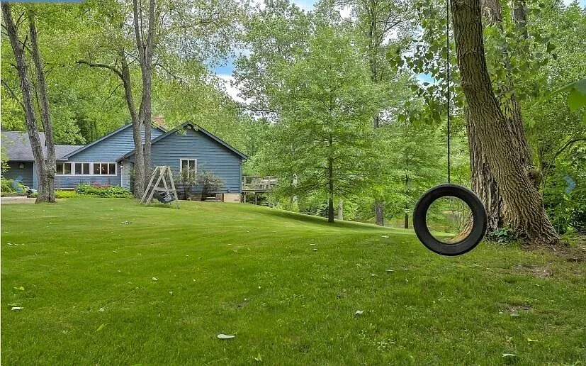 446 Rocky Hollow Dr — Photo 3